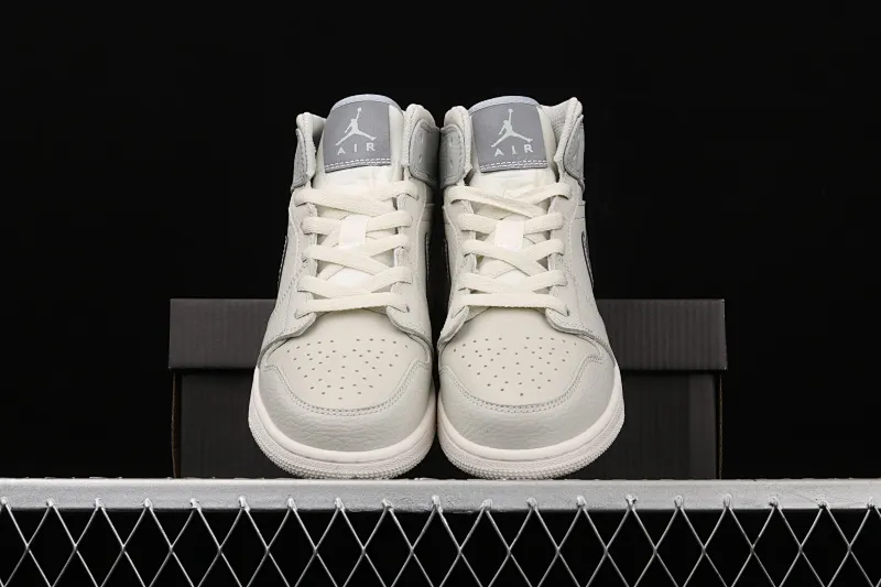 All categories Air Jordan Jordan series basketball shoes Air Jordan 1 Mid Air Jordan 1 Mid AJ1 new fog gray Joe 1 China gray silver 554725-053